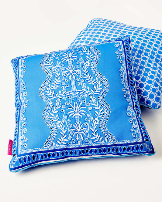 18" Indoor/Outdoor Pillow